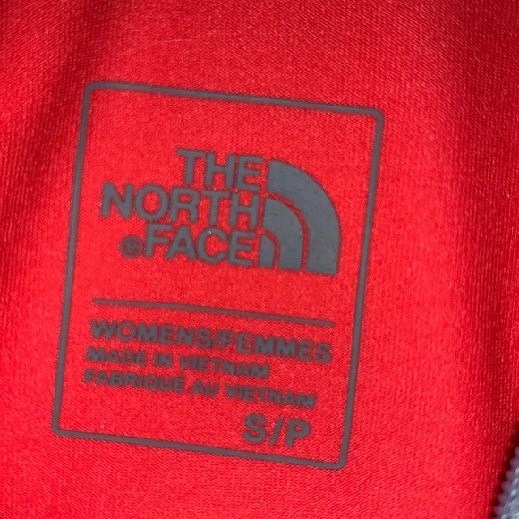 The North Face Pullover • Size small - Picture 3 of 3